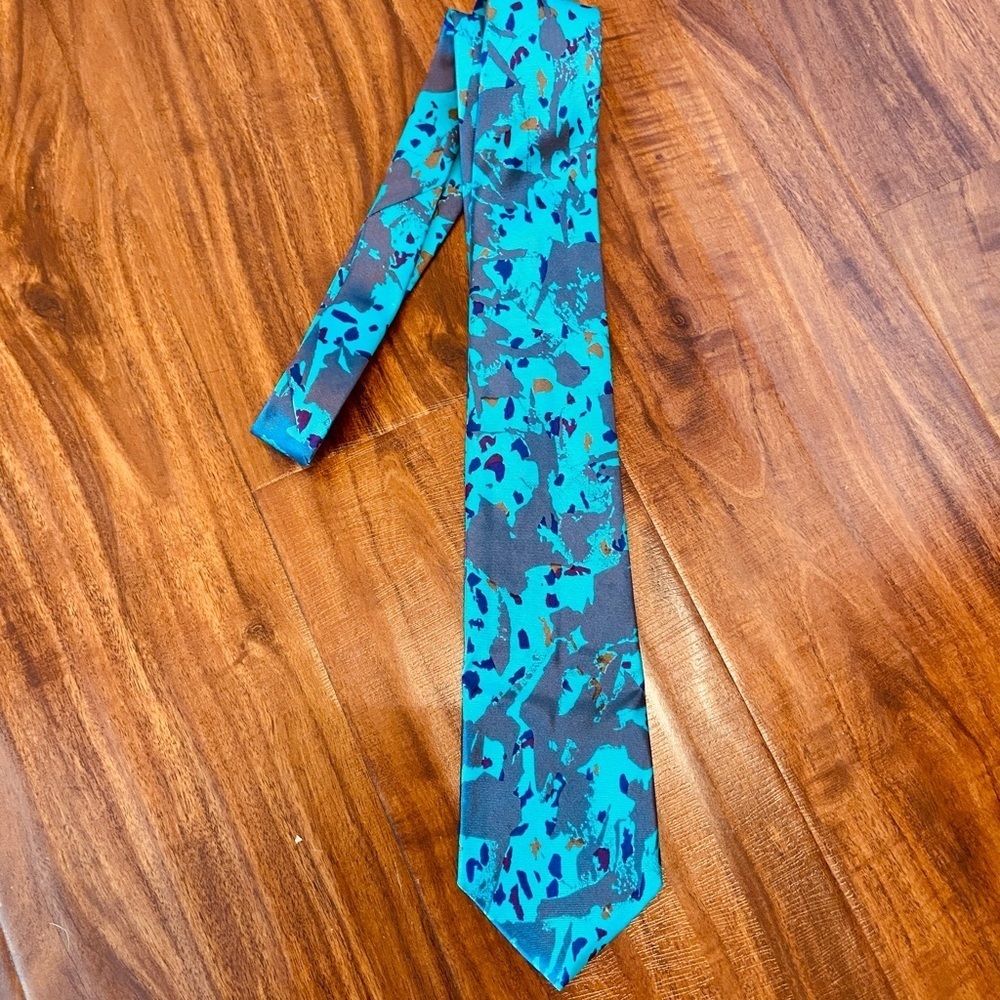 Surrey Sophisticates 100% Silk Tie